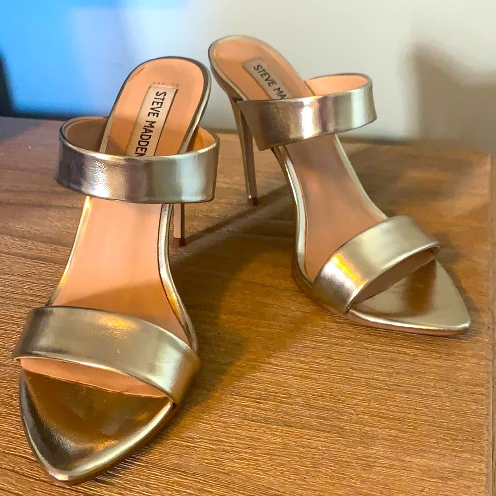Gold Steve Madden 4” stiletto
